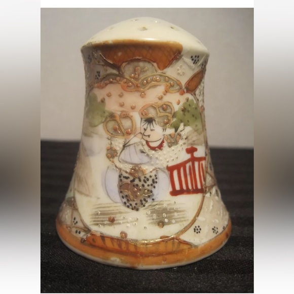 Vintage Nippon Moriage Royal Satsuma Salt Shaker Japan Asian Handpainted - Picture 1 of 1